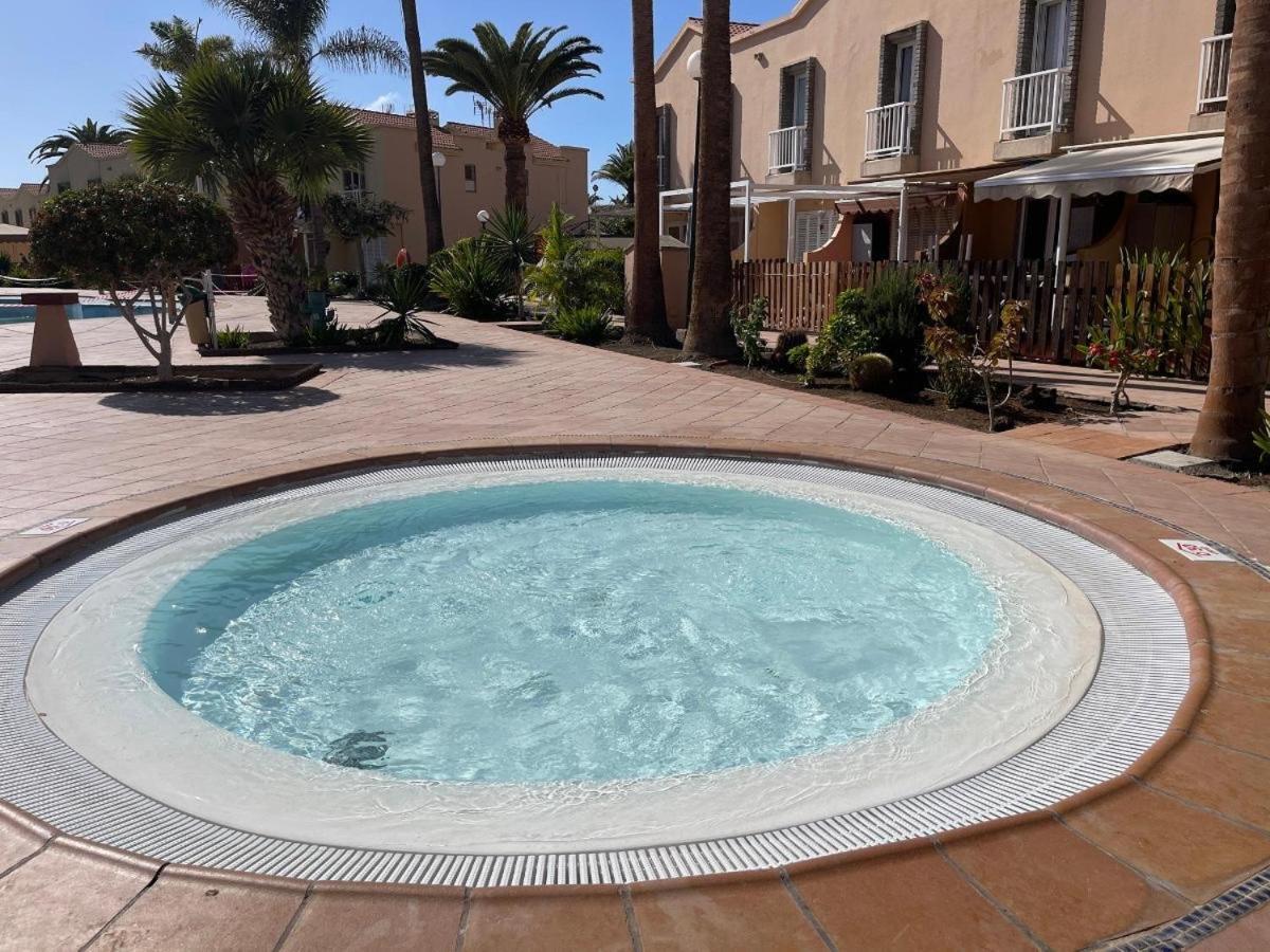 913 Oasis Club, Near Meloneras * Maspalomas (Gran Canaria)